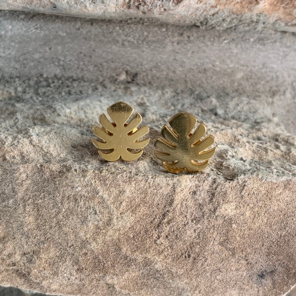 Gold stud earrings - Picture 2 of 2